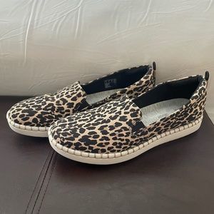 ✨NEW✨💫CLOUDSTEPPERS by Clarks Slip-on Shoes-Step Glow Jade - Leopard